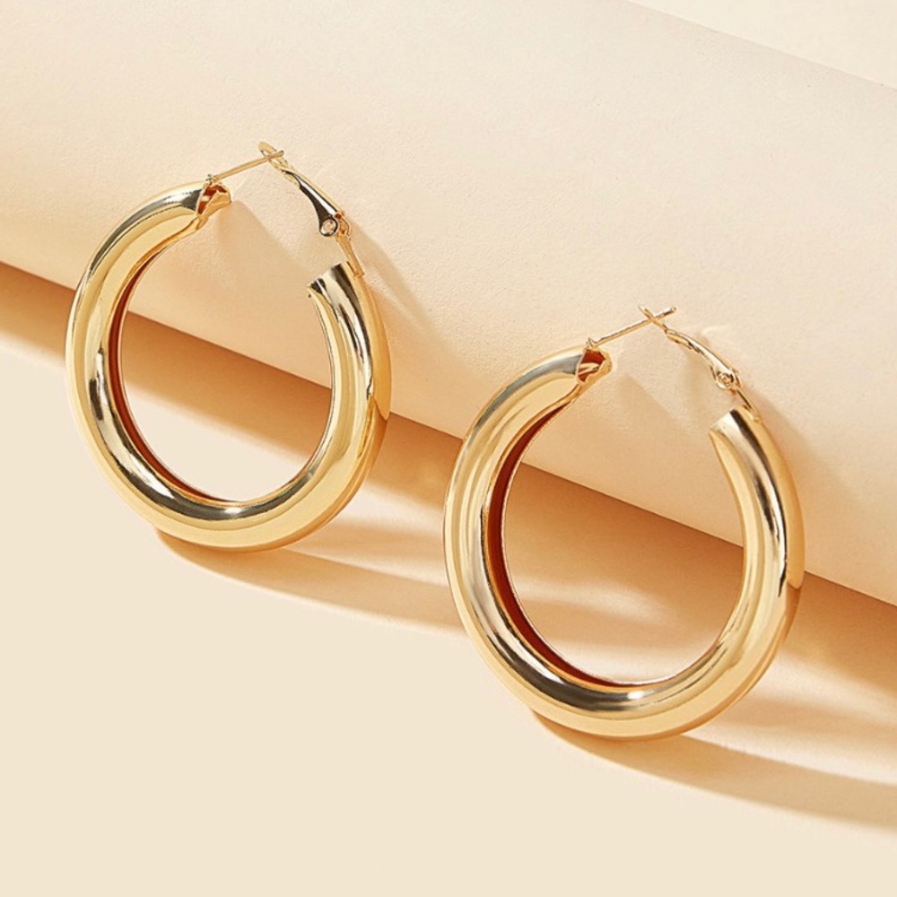 Women’s Simple Gold Hoop Earrings Modern Style